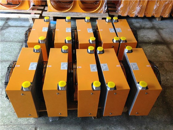 廣西容縣10臺(tái)風(fēng)冷式油冷卻器RJ-355發(fā)貨圖 廣西容縣10臺(tái)風(fēng)冷式油冷卻器RJ-355發(fā)貨圖