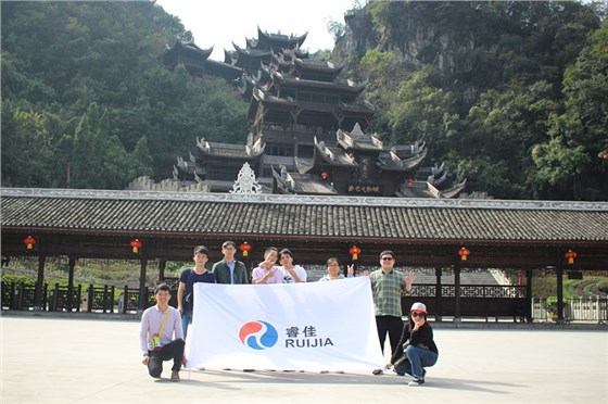 睿佳冷卻器拍照留念.jpg 睿佳冷卻器拍照留念.jpg