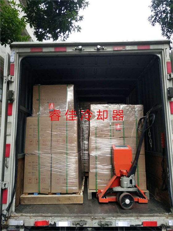 風(fēng)冷散熱器發(fā)貨.jpg 風(fēng)冷散熱器發(fā)貨.jpg