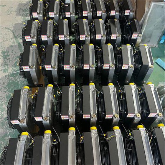 風(fēng)冷卻器打包發(fā)貨