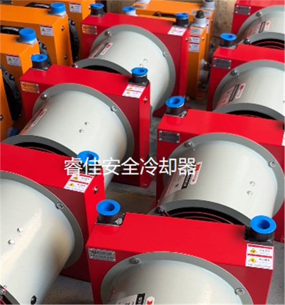 防爆風(fēng)冷散熱器打包發(fā)貨