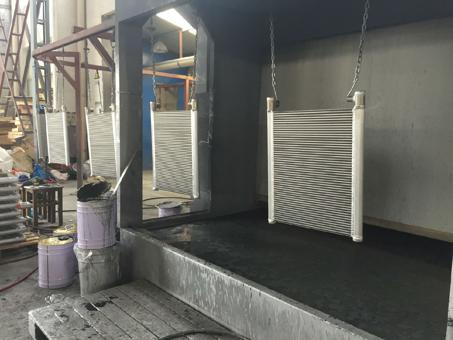 冷卻器芯體生產(chǎn)場景