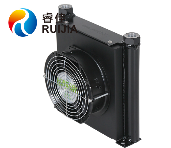 泰國客戶配置液壓站<font color='red'>風(fēng)冷散熱器</font>