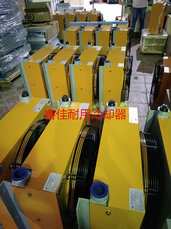 風(fēng)冷式冷卻器打包發(fā)貨