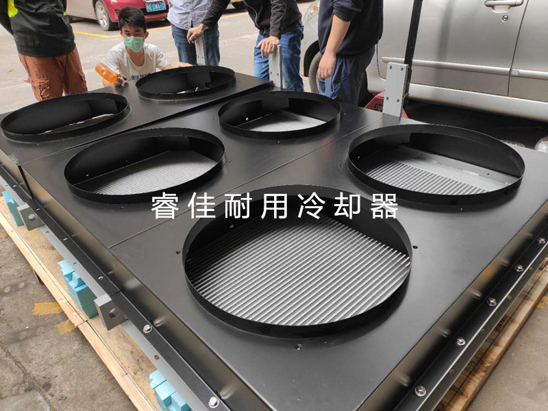 大型液壓油散熱器裝配中.jpg 大型液壓油散熱器裝配中.jpg