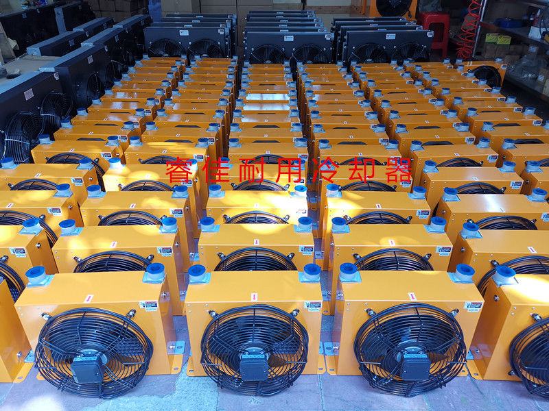 液壓系統(tǒng)散熱器打包發(fā)貨