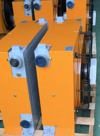 風冷式油冷卻器打包發(fā)貨 風冷式油冷卻器打包發(fā)貨