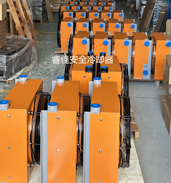 風(fēng)冷卻器打包發(fā)貨 風(fēng)冷卻器打包發(fā)貨