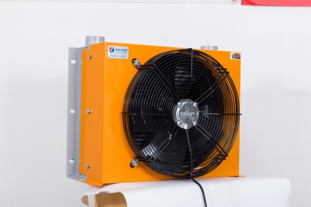 研磨機<font color='red'>風冷式冷卻器</font>配套選型經驗