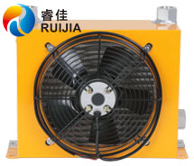 小型液壓機(jī)發(fā)展空間大 油<font color='red'>冷卻器</font>市場(chǎng)競(jìng)爭(zhēng)如何?