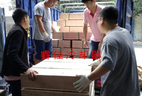 【廣東冷卻器廠家】工程機(jī)械<font color='red'>液壓油散熱器</font>發(fā)貨忙